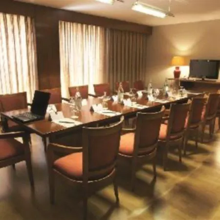 מלון Tivoli 4*