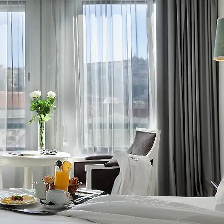 Tivoli Hotel 4*